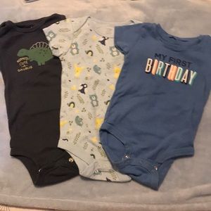 Bundle of 3 adorable like new boys bodysuits.